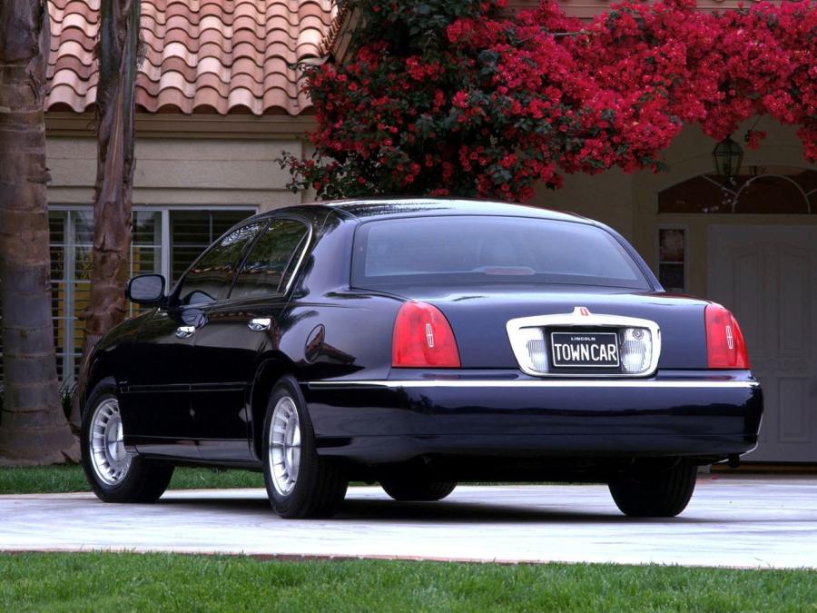  Lincoln Town Car 1998 года  (фото 11 из 77)